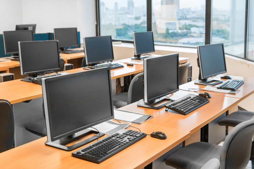 Rows of business computer workstations in a training room.